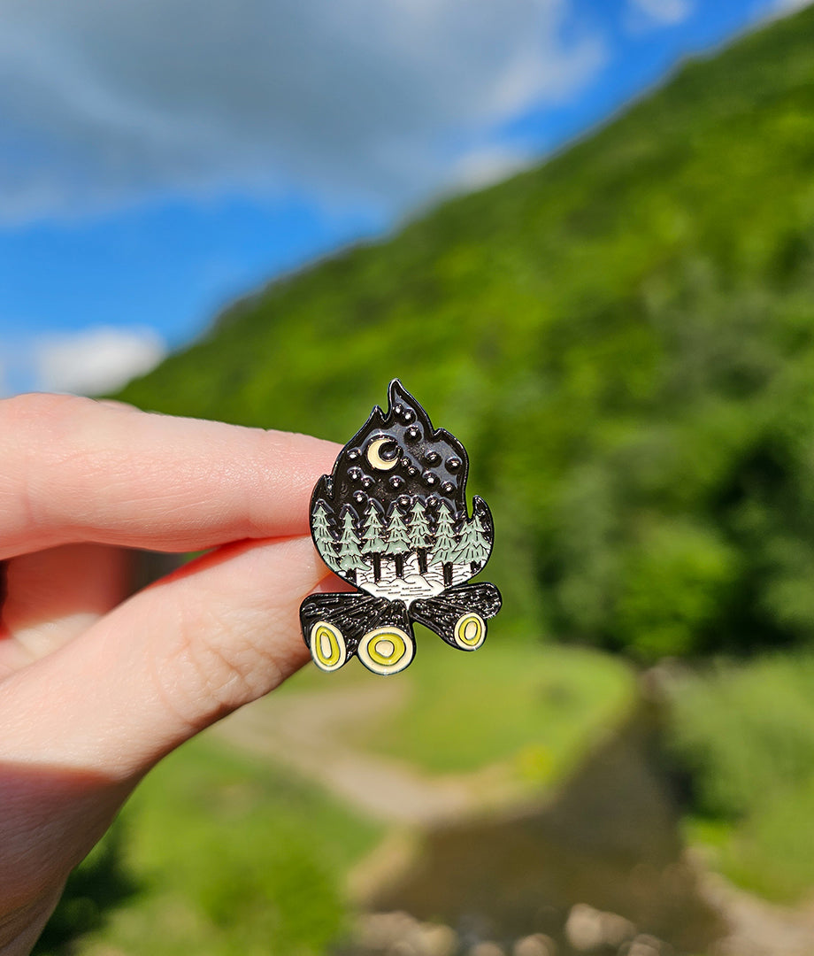 Pin Metalic Camping Fire