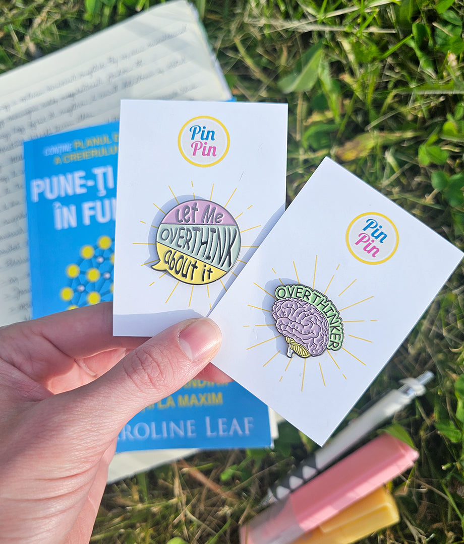 Pin Metalic Overthinker