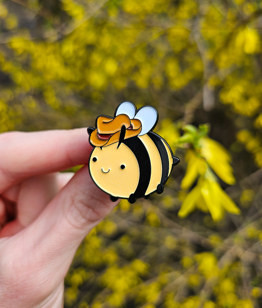 Pin Metalic Yeehaw Bee