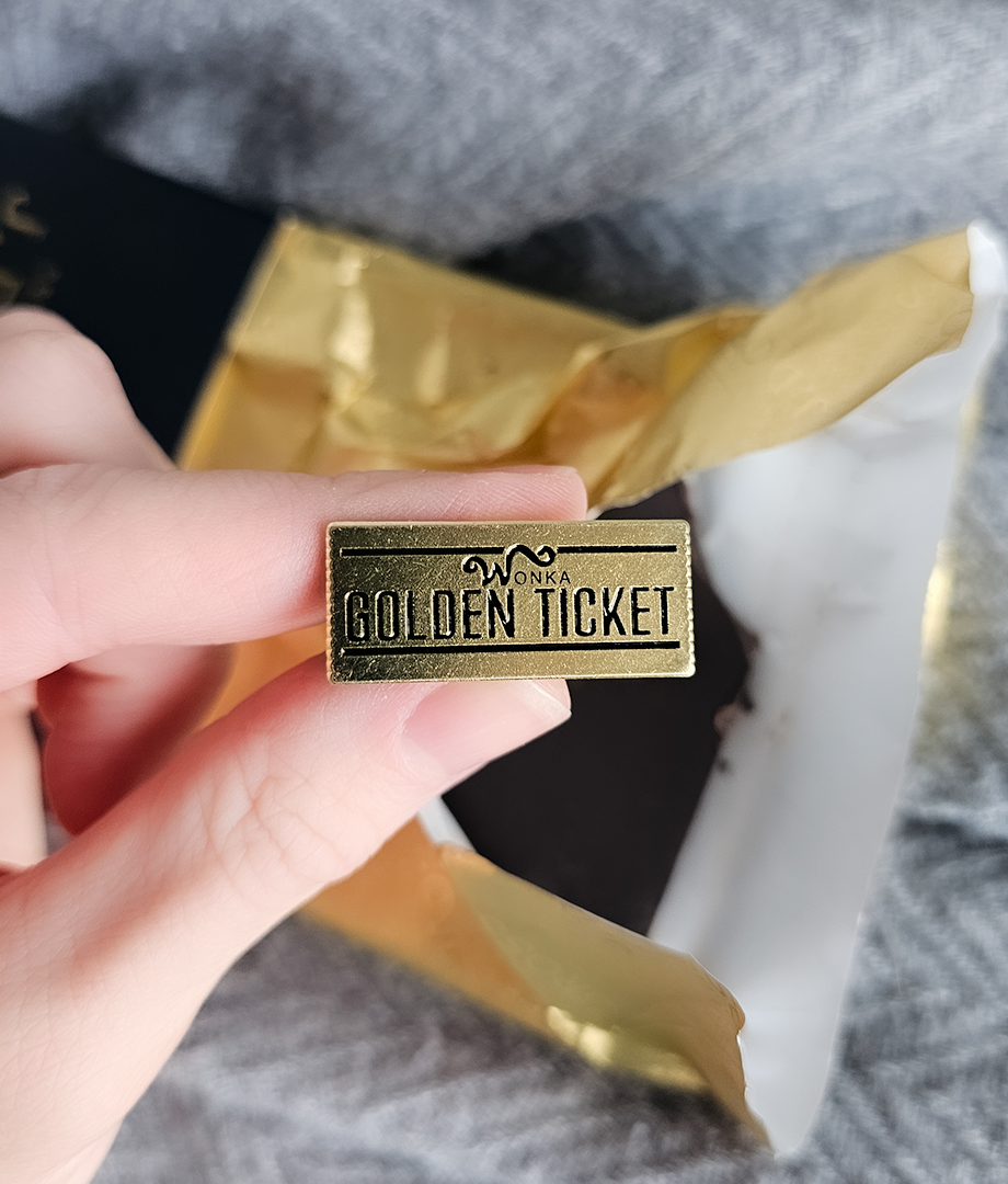 Pin Metalic Golden Ticket