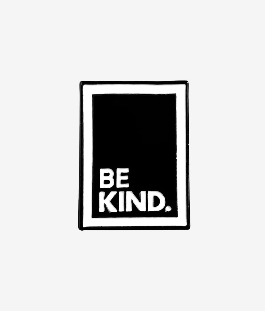 Pin Metalic Be Kind (Black)