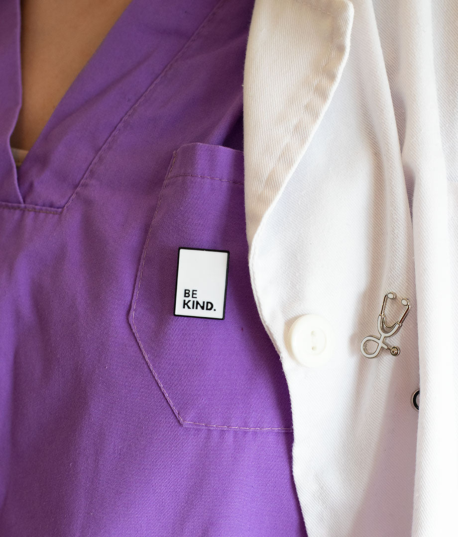 Pin Metalic Be Kind (White)