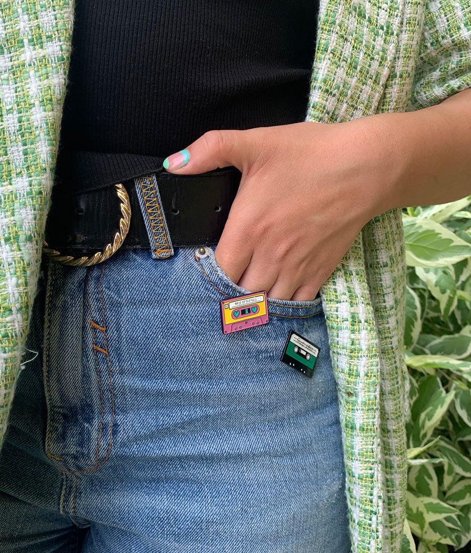 Pin Metalic Good Vibes Music Tape