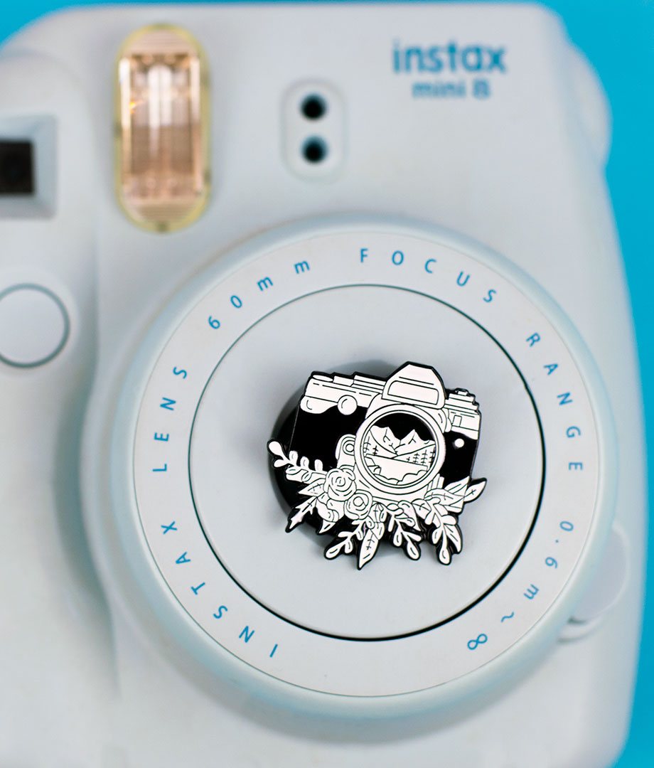 Pin Metalic Vintage Camera