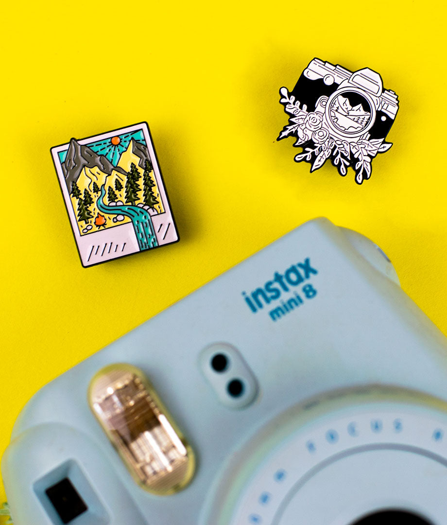 Pin Metalic Vintage Camera