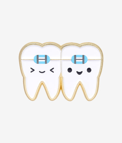 Pin Metalic Braced together