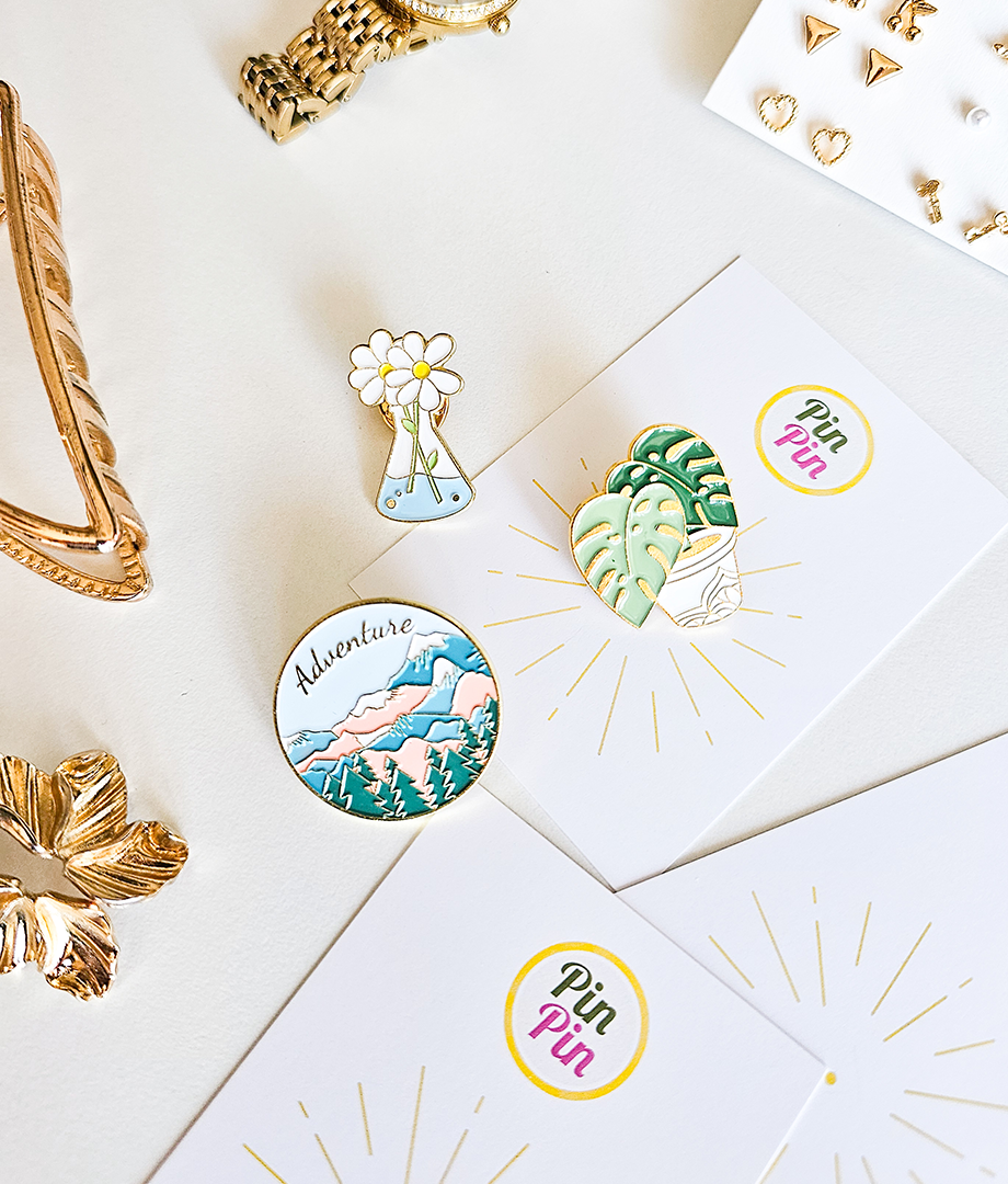 Pin Metalic Adventure Awaits