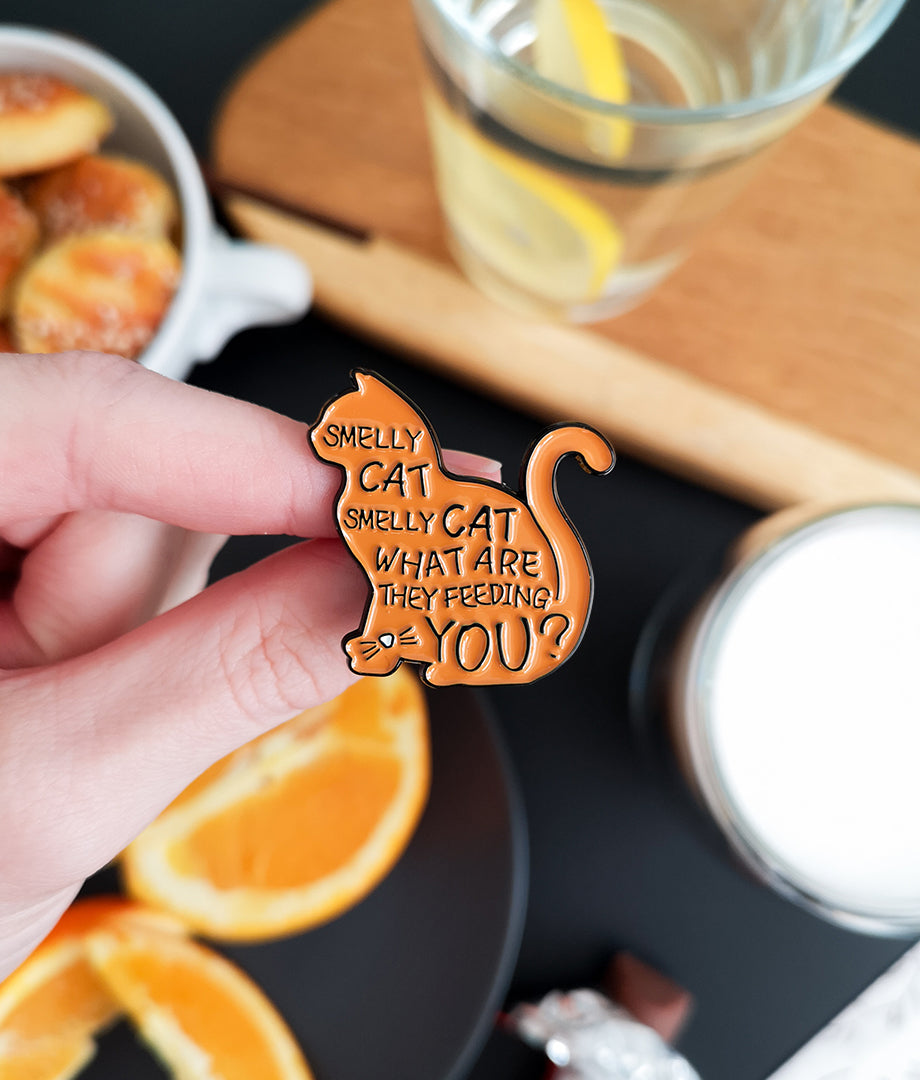 Pin Metalic Smelly Cat