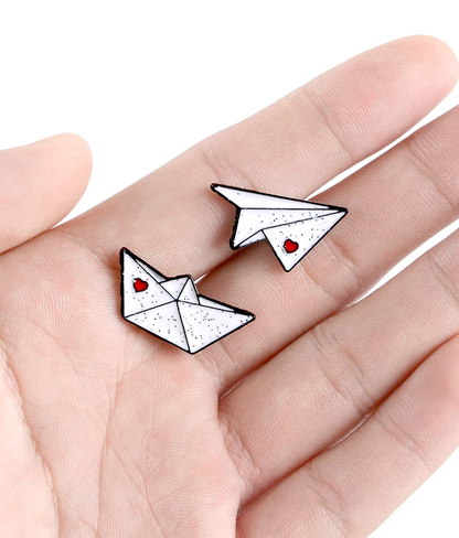 Pin Metalic Origami Plane